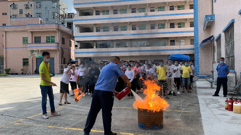 彩乐园组织消防演练，提高嘉人消防意识