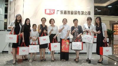 女企业家协会社交礼仪组成员莅临彩乐园旅行指导