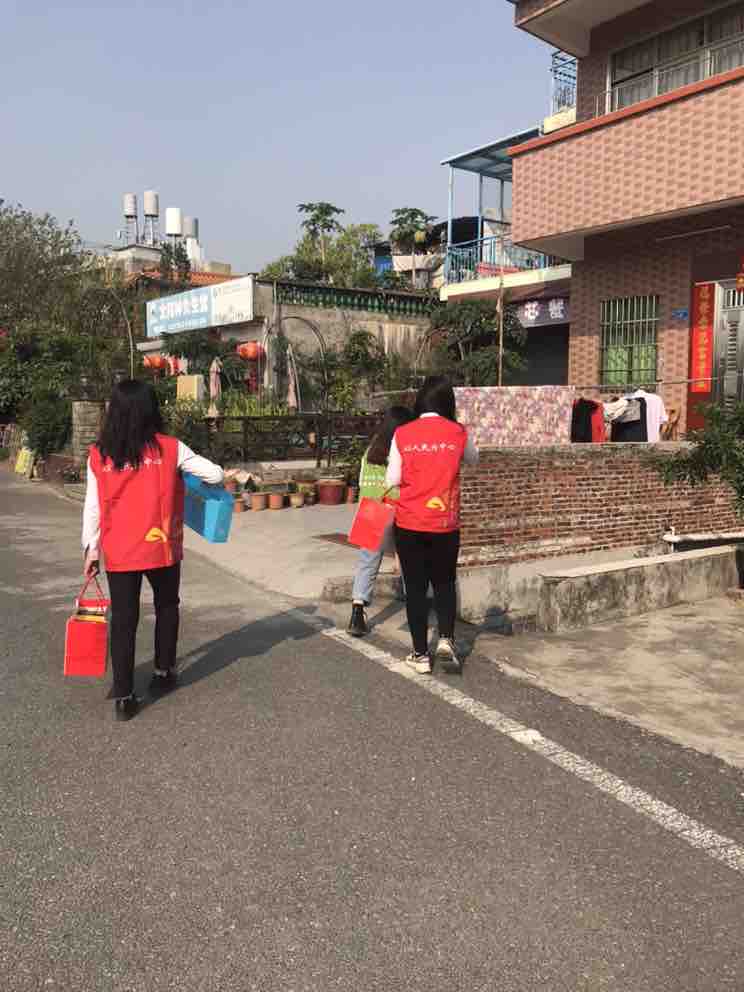 慰问孤寡老人 彩乐园浓浓眷注暖人心 (5)